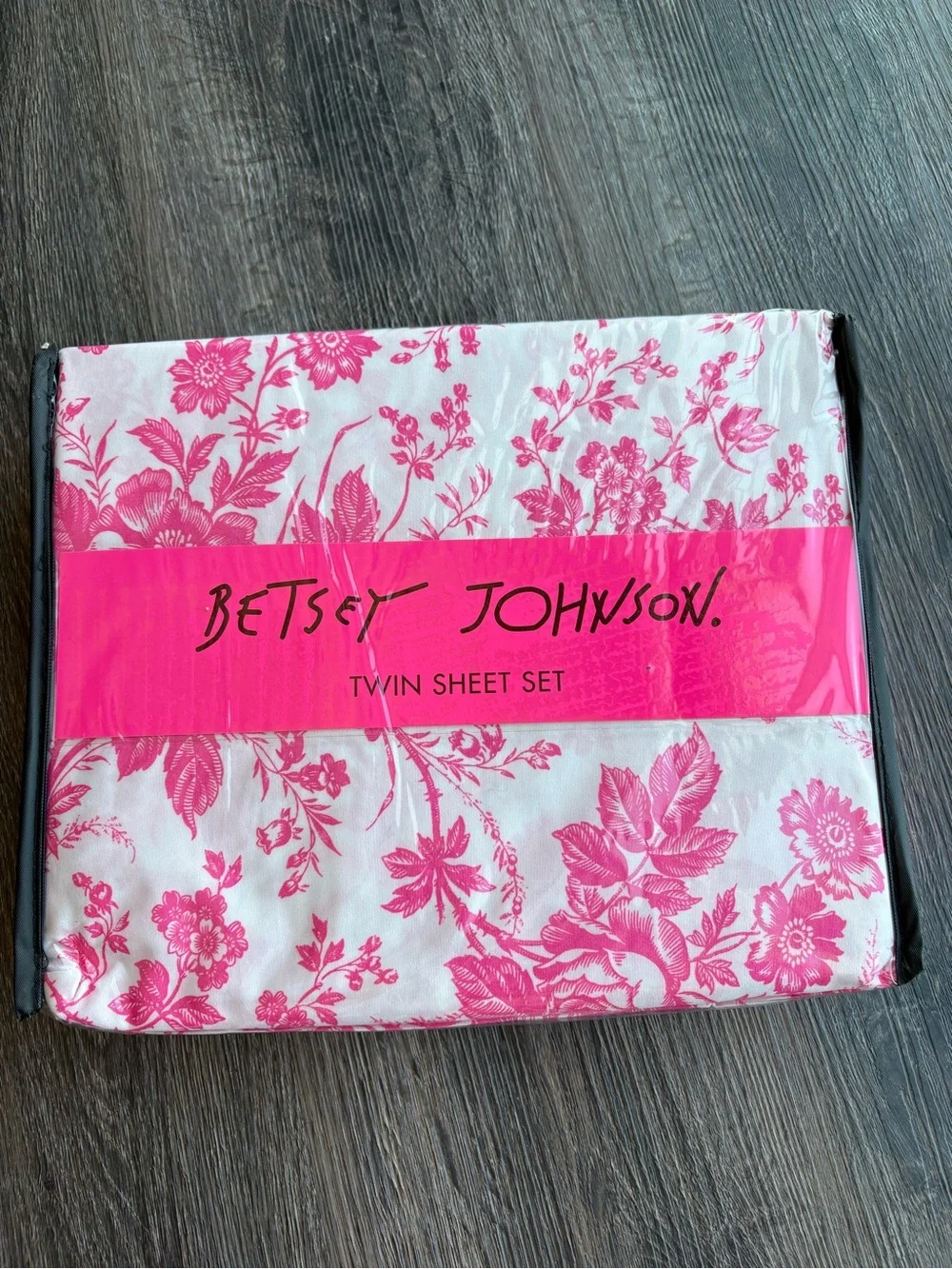 NWT Betsey Johnson Floral Twin Sheet Set